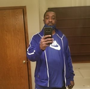 Meet your Posher, Ernest